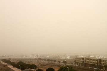 Una densa calima cubre el cielo de Telde (Foto Jesús Ruiz, TA y Antonio Rico)